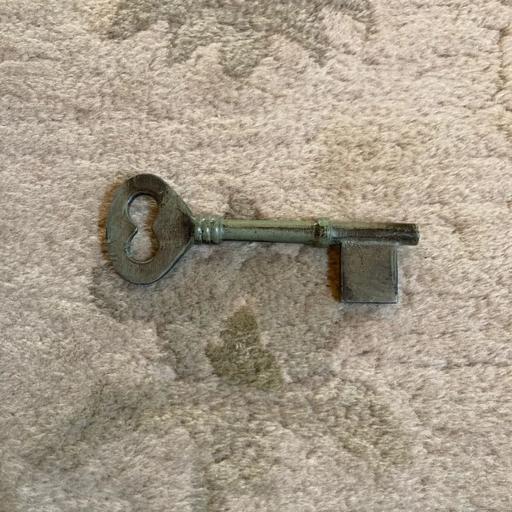 Pottery Barn set of 7 Vintage Decorative Skeleton Keys